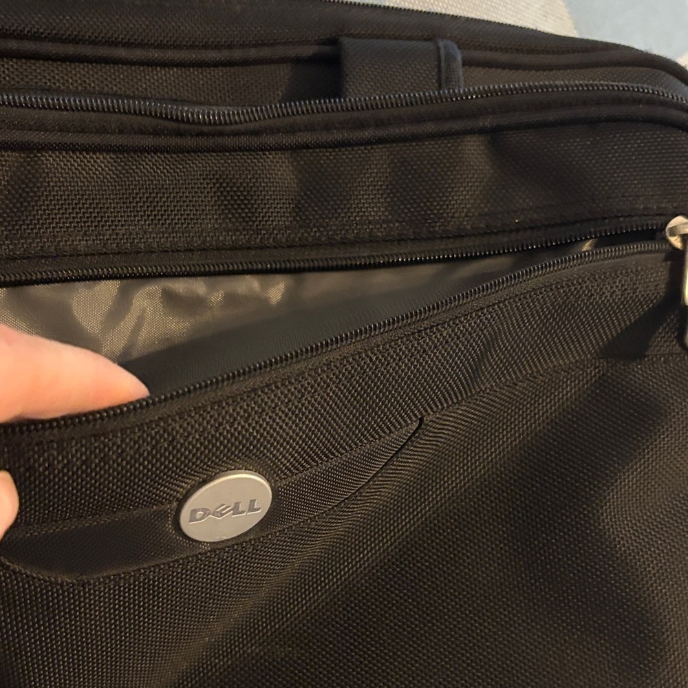 Dell Professional Black Laptop Messenger Bag - Picture 4 of 13